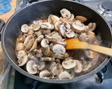 Une image de l'étape 12 de Nouilles aux crevettes et champignons au gingembre et curry.