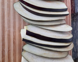 Foto del paso 1 de la receta: Rollitos de berenjena a la Provenzal🍆🍅🫑