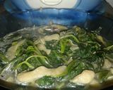 Foto langkah ke 4 dari resep Tumis bayam jamur tiram.