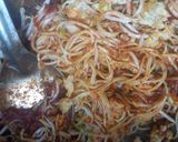 Foto langkah ke 5 dari resep Mie Balado Telur Ikan.