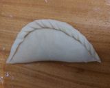 A picture of step 4 of Walnut gujhiya.