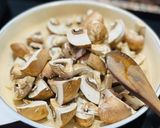 Foto del paso 2 de la receta: Setas con jamón a la cerveza 🍺 🍄‍🟫 🍄 🍺
