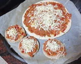 Foto del paso 2 de la receta: Mini pizzas de aprovechamiento