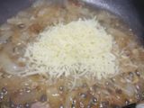 Lomo con pasas y cebolla caramelizada