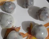 A picture of step 7 of Granola truffles.