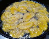 A picture of step 4 of Kaya Varuthathu/Kerala Yellow Banana Chips.