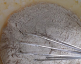 Foto del paso 3 de la receta: Budín de limón y pasas de uva maceradas🥸