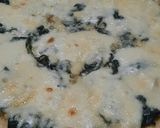 Foto del paso 5 de la receta: Pizza blanca de espinacas y quesos