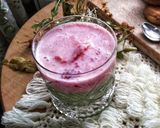 Foto langkah ke 6 dari resep Strawberry avocado smoothies.
