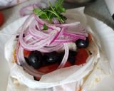 Foto del paso 5 de la receta: Merluza en papillote con aceitunas negras y tomate