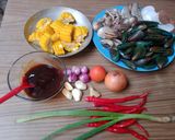 Foto langkah ke 1 dari resep Seafood mix saus padang.