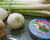 Foto del paso 1 de la receta: Pudin de puerro y queso con salsa de yogur