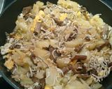 Foto del paso 5 de la receta: Patatas con setas, gulas y huevos rotos