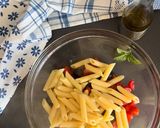 Foto del passaggio 2 della ricetta Pasta fredda pomodorini feta e olive