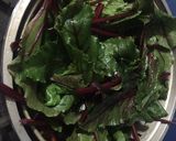 Foto del paso 1 de la receta: Bocadillos de hojas y pencas de remolacha