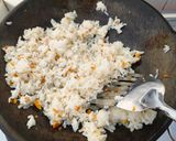 Foto langkah ke 2 dari resep Sinangag (Nasi Goreng Bawang Putih Filipina).