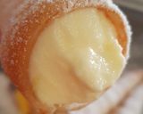 A picture of step 3 of Creamy Cream Horns.