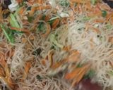 Foto langkah ke 5 dari resep Bihun Goreng.