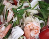 รูปขั้นตอนการทำที่ 2 ของ "ยำวุ้นเส้นทะเล" Spicy Seafood Glass Noodle Salad🦐🦑🌶🍅