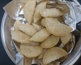 मावा गुजिया (mawa gujiya recipe in Hindi) रेसिपी चरण 9 फोटो