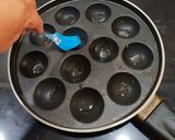 A picture of step 3 of Hershey's Chocolate & Cocoa Mini Cake.
