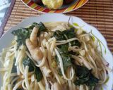 Foto del paso 3 de la receta: Sopita de patita de pollo con espinacas