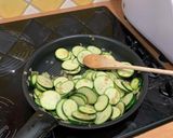 Une image de l'étape 2 de 🥒🫓CRUMBLE COURGETTE JAMBON CHÈVRE 🫓🥒.