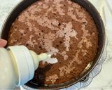 Foto del passaggio 9 della ricetta Torta mousse con cioccolato, panna e fragole