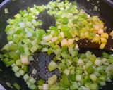 Foto del paso 2 de la receta: Pasta con camarones y Cebollines