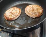 Foto del paso 1 de la receta: Hamburgueses de Pollo amb beicon i formatge gouda semicurad