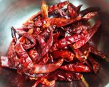 A picture of step 1 of Spicy Garlic Chutney.