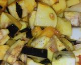 A picture of step 3 of Aloo began ki sabzi.