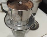 Foto langkah ke 4 dari resep Coffee Vietnam Drip.