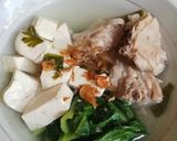 Foto langkah ke 4 dari resep Sup Ayam Tahu Putih.