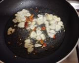 Foto del paso 2 de la receta: Langostinos con gulas