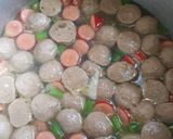 Foto langkah ke 4 dari resep Sup Baso Sosis.