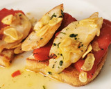 Foto del paso 3 de la receta: Pincho de Solomillo de Pavo con Ajos y Piquillos caramelizados