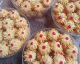 Foto langkah ke 4 dari resep Kue kering Semprit jadul strawberry.