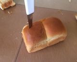 Foto del paso 2 de la receta: Carritos de pan con salchicha para niños