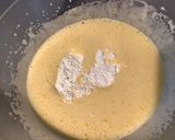 Une image de l'étape 2 de Gâteau soufflé aux yaourts et pétales de rose.