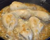 Foto del paso 3 de la receta: Muslitos de pollo con champiñones y vermú