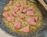 Foto del paso 2 de la receta: Risotto de pollo y champiñones con nata