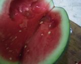 Foto langkah ke 2 dari resep Fruits carving dari buah semangka.