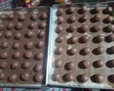 Foto langkah ke 4 dari resep Bola-Bola Coklat / Egg drops / kue kering lebaran.