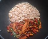 Foto del paso 4 de la receta: Noodles de arroz con pollo y verduras