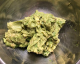 Foto del paso 2 de la receta: Enfrijoladas de aguacate