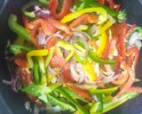 Foto del paso 2 de la receta: Puntalettes con Presa Ibérica y Pimientos a la mantequilla en Salsa de Yakiniku y Lima