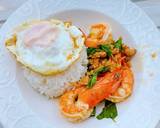 รูปขั้นตอนการทำที่ 3 ของ กระเพรากุ้ง ไข่ดาว