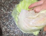 Hình bước làm 2 của món Bắp cải cuộn thịt