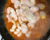 Foto del paso 7 de la receta: Flores de pasta filo rellenas de rape adobado y gambas con salsa